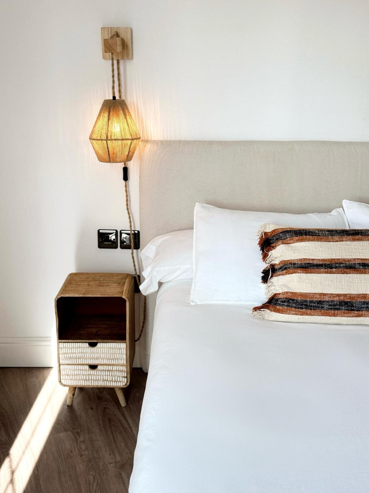 Stunning City Centre Penthouse With Private Balcony - Grand Central House 지브롤터 외부 사진